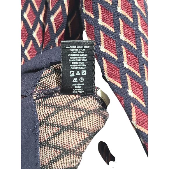 Ann Taylor Red Textured Diamond V-Neck 3/4 Bell Sleeve Blouse Sz M - Picture 4 of 6